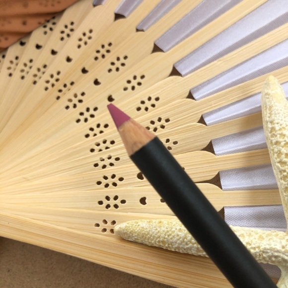 New MAC - Pink It Over - Lip Kit - Picture 7 of 14